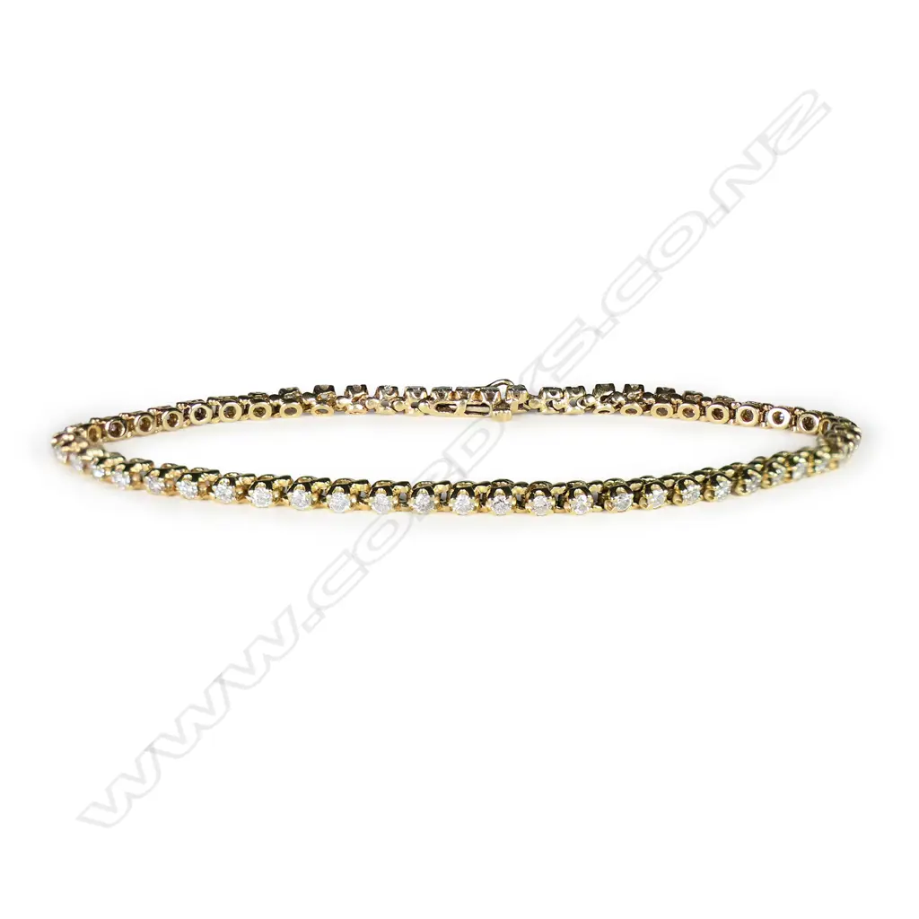 A 9ct gold and diamond tennis bracelet, Image 1++