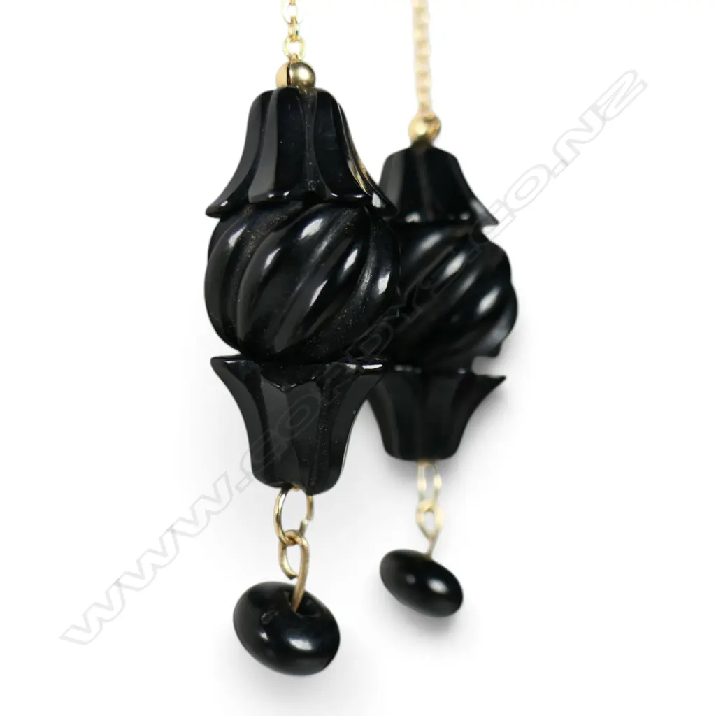 A pair of Victorian jet drop earrings, Image 1++