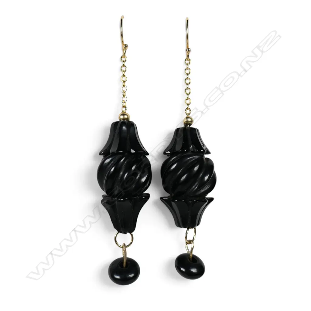 A pair of Victorian jet drop earrings, Image 1++