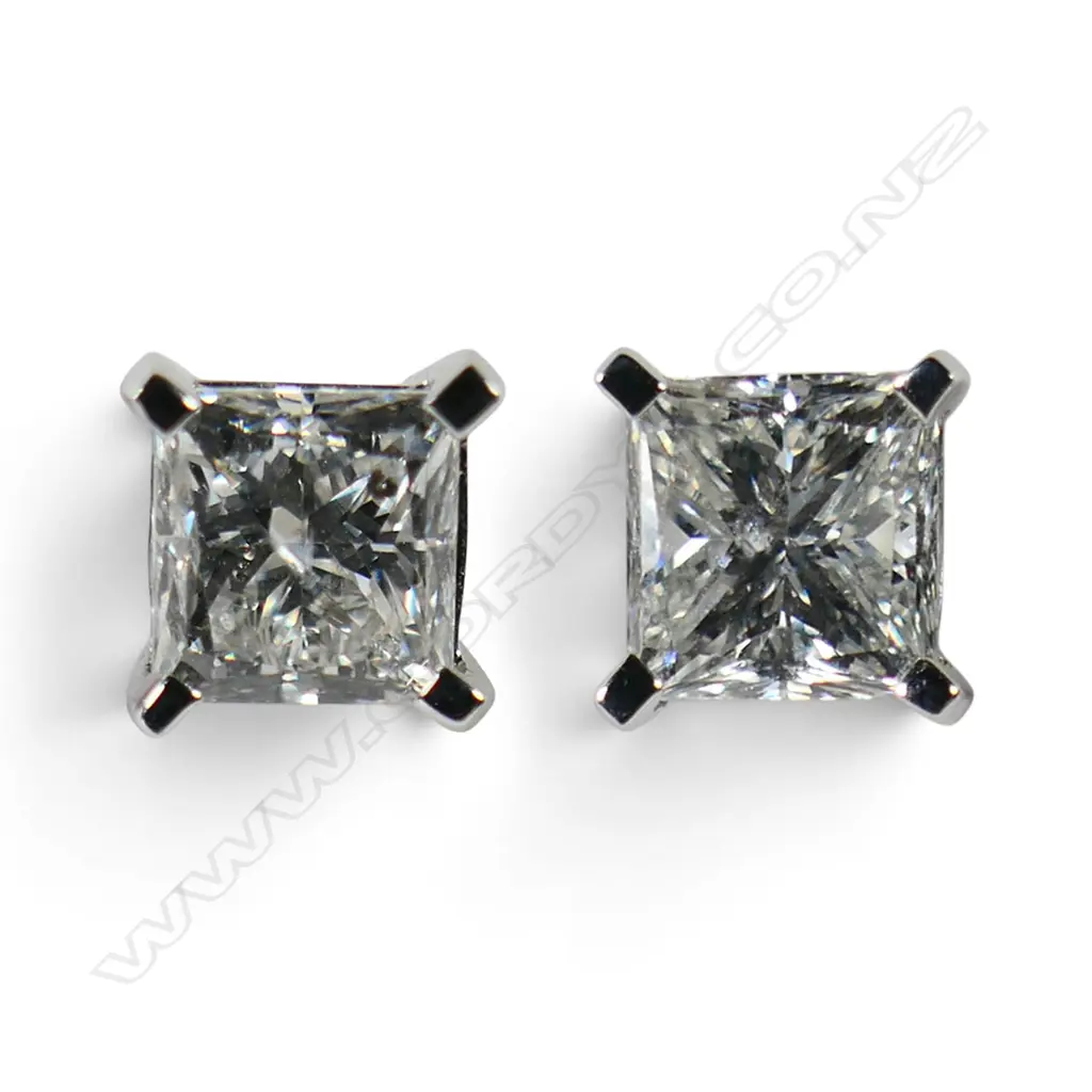 A pair of 14ct white and diamond stud earrings, Image 1++