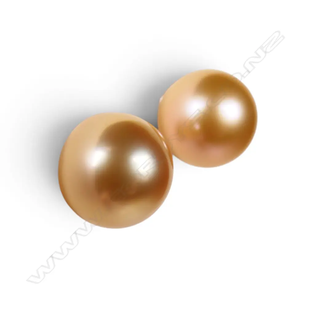 A pair of fresh water pearl earrings, Image 1++