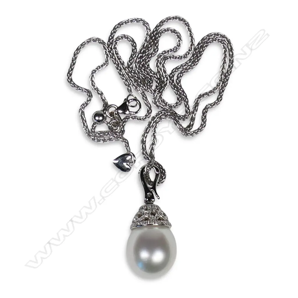 An 18ct gold diamond and Autore pearl drop pendant, Image 1++