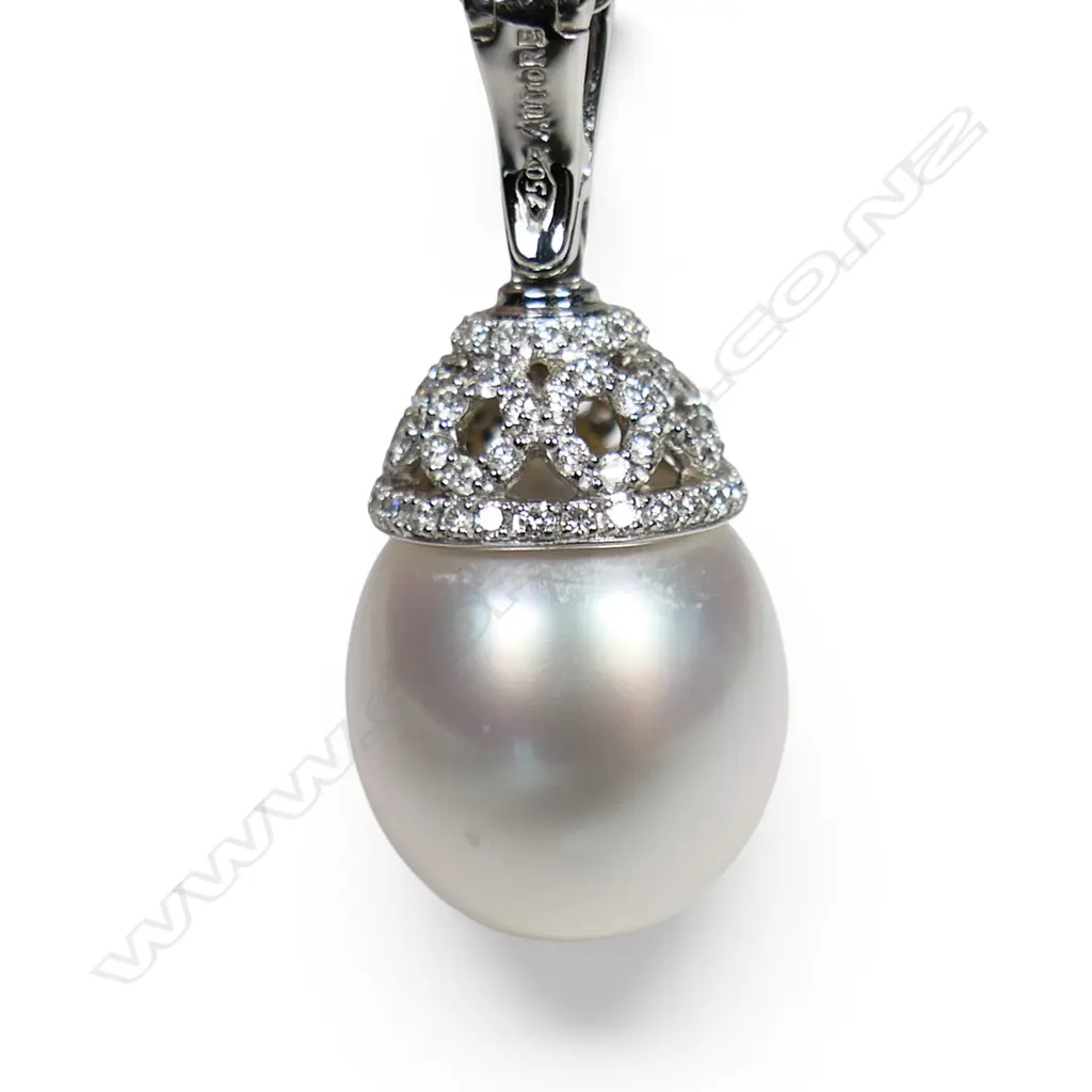 An 18ct gold diamond and Autore pearl drop pendant, Image 1++