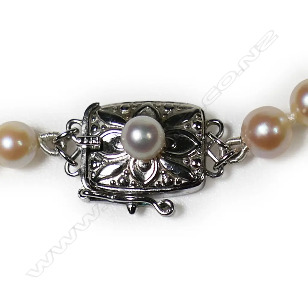 A vintage Mikimoto cultured pearl necklace, Image 1++