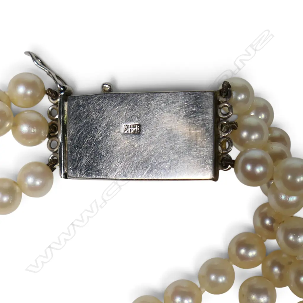 A pearl necklace with 14ct white gold clasp, Image 1++