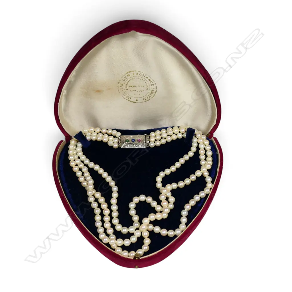 A pearl necklace with 14ct white gold clasp, Image 1++