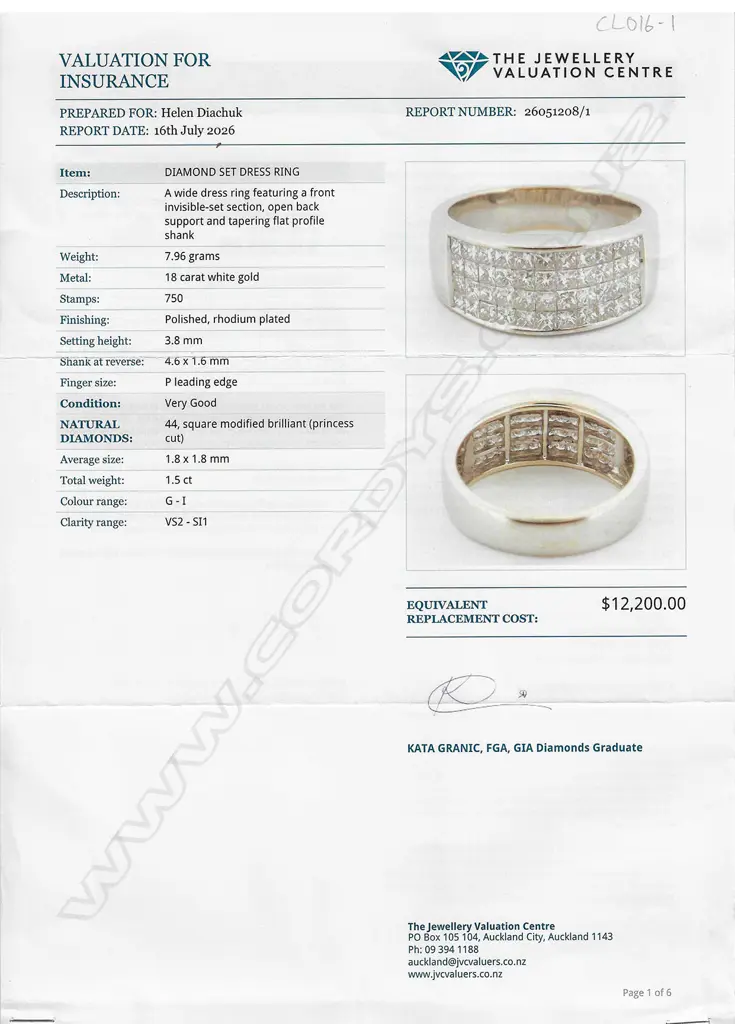An 18ct white gold and diamond dress ring, Image 1++