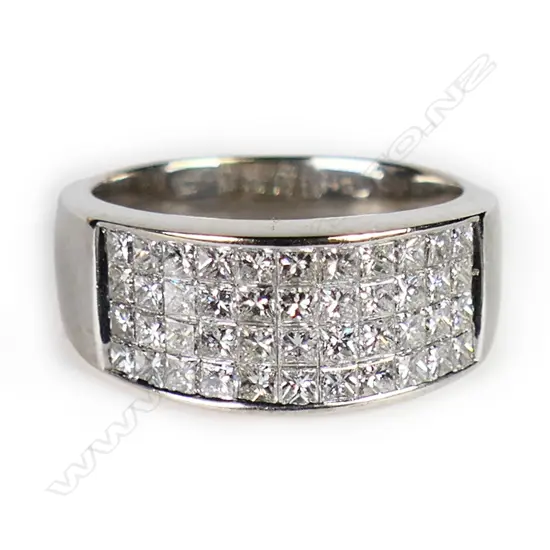 An 18ct white gold and diamond dress ring,