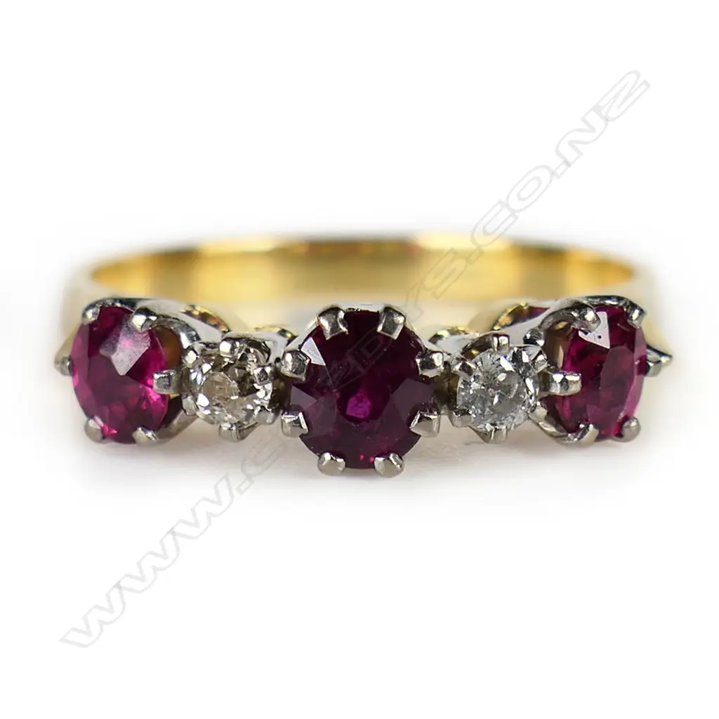 An 18ct ruby and diamond ring, Image 1++