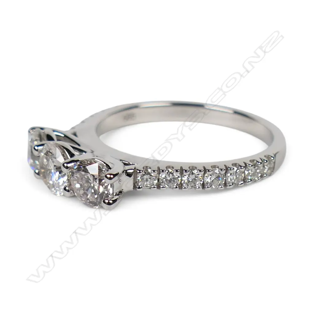 A 14ct white gold and diamond trilogy ring, Image 1++