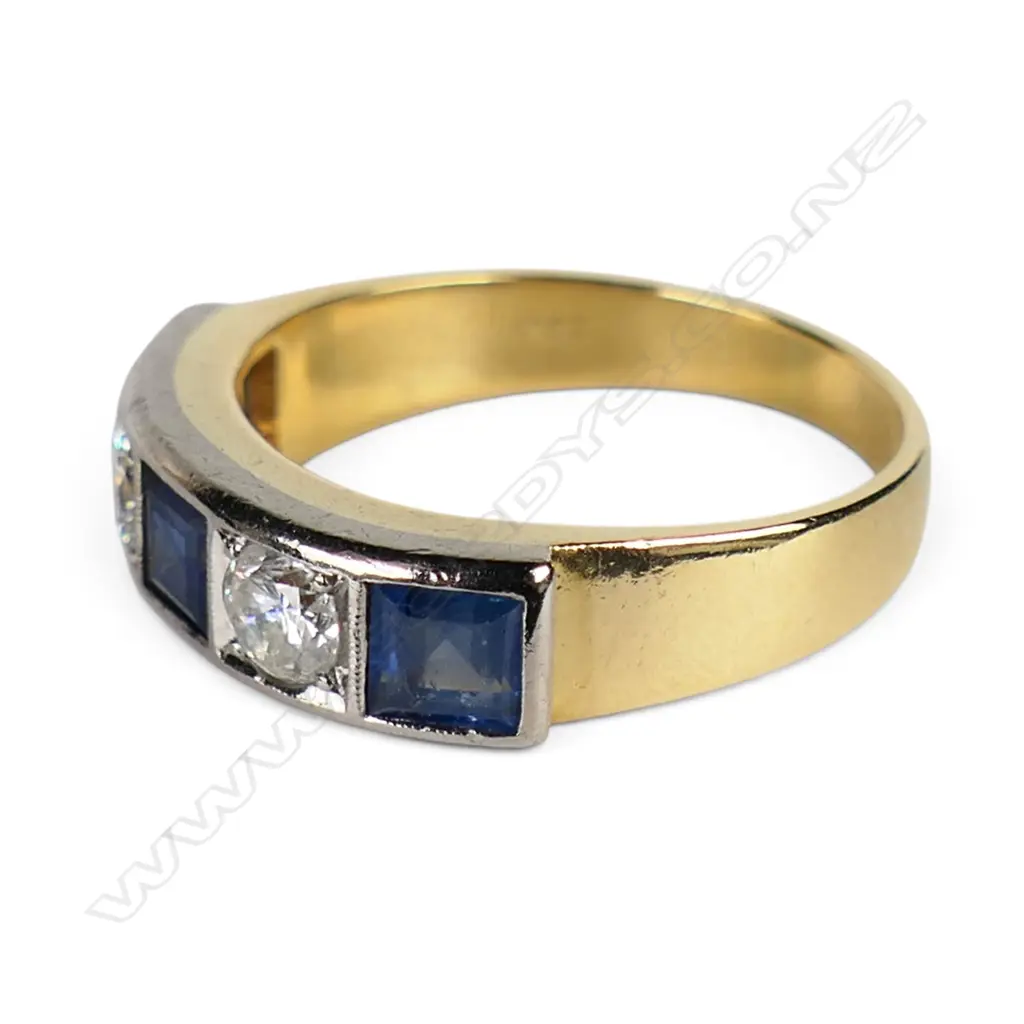 An 18ct gold sapphire and diamond dress ring, Image 1++