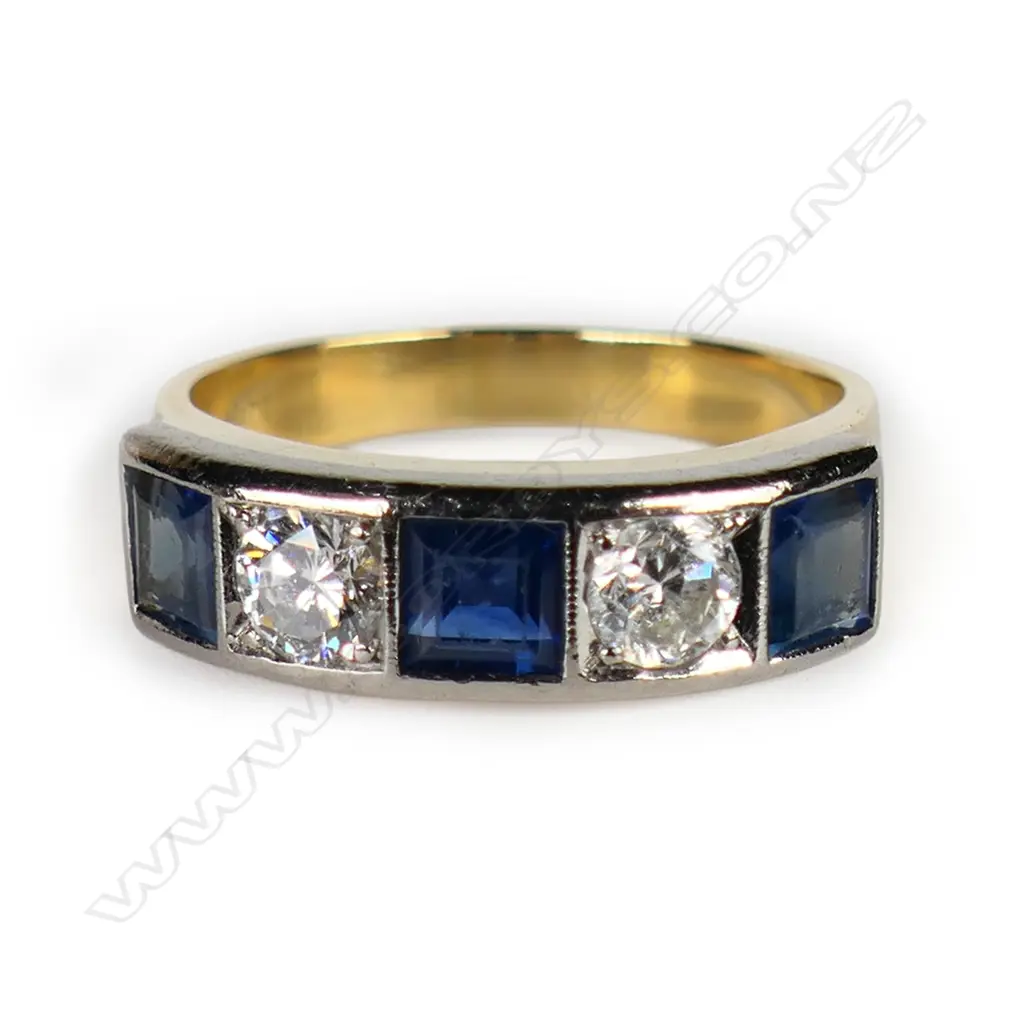 An 18ct gold sapphire and diamond dress ring, Image 1++