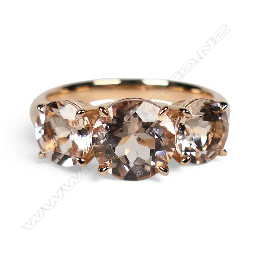 An 18ct rose gold and morganite ring, Image 1++