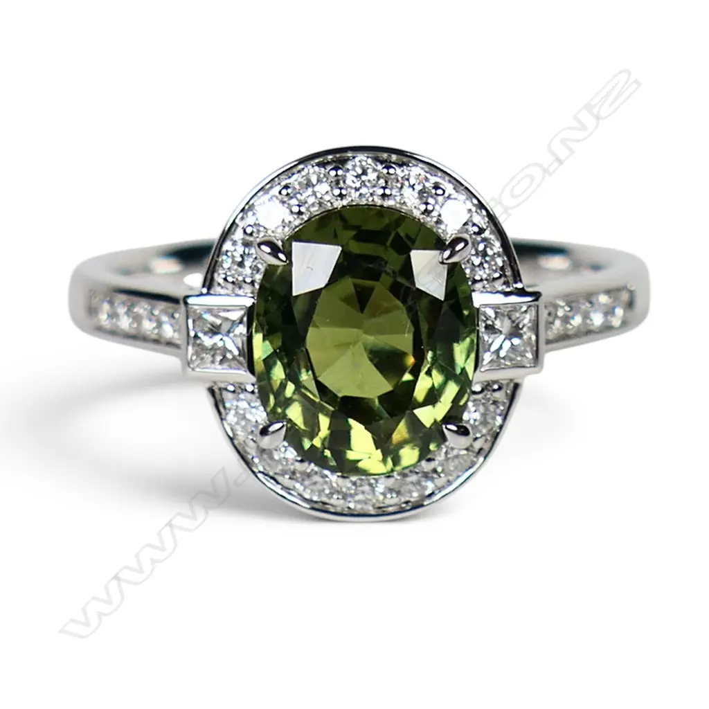 An 18ct white gold green sapphire and diamond ring, Image 1++