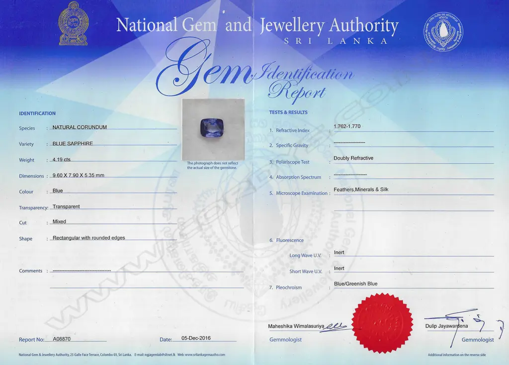 An 18ct white gold sapphire and diamond Art Deco style ring, Image 1++