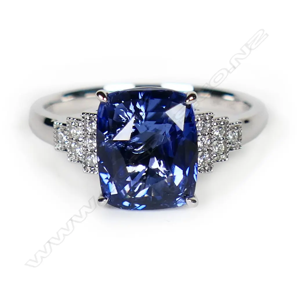 An 18ct white gold sapphire and diamond Art Deco style ring, Image 1++