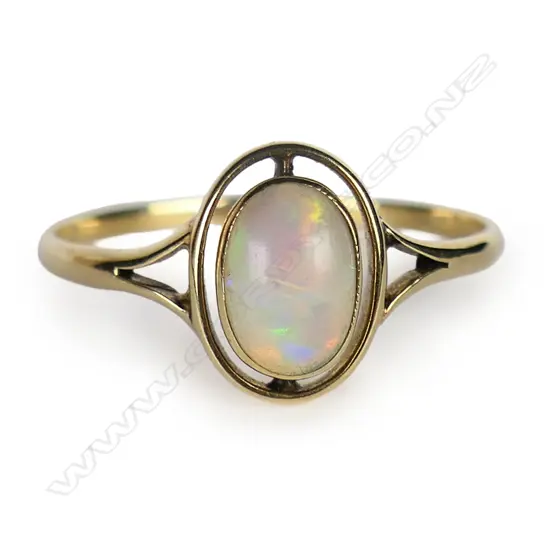 Early 20thC 9ct rose gold and opal ring,
