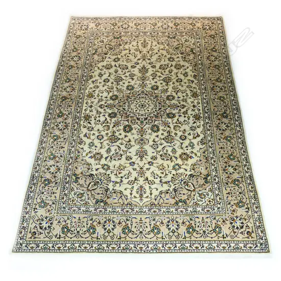 A quality hand-knotted Kashan carpet,