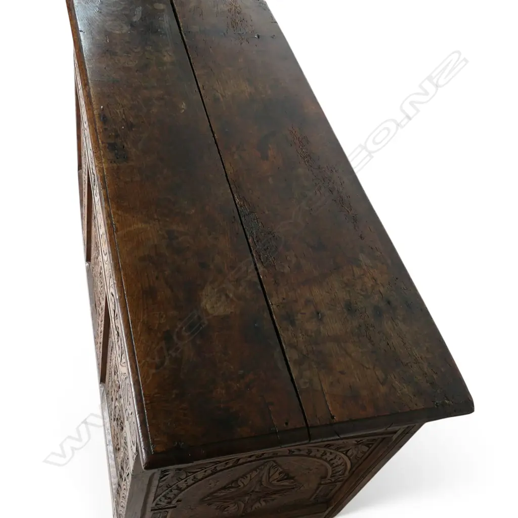 A large 18thC country oak coffer, Image 1++