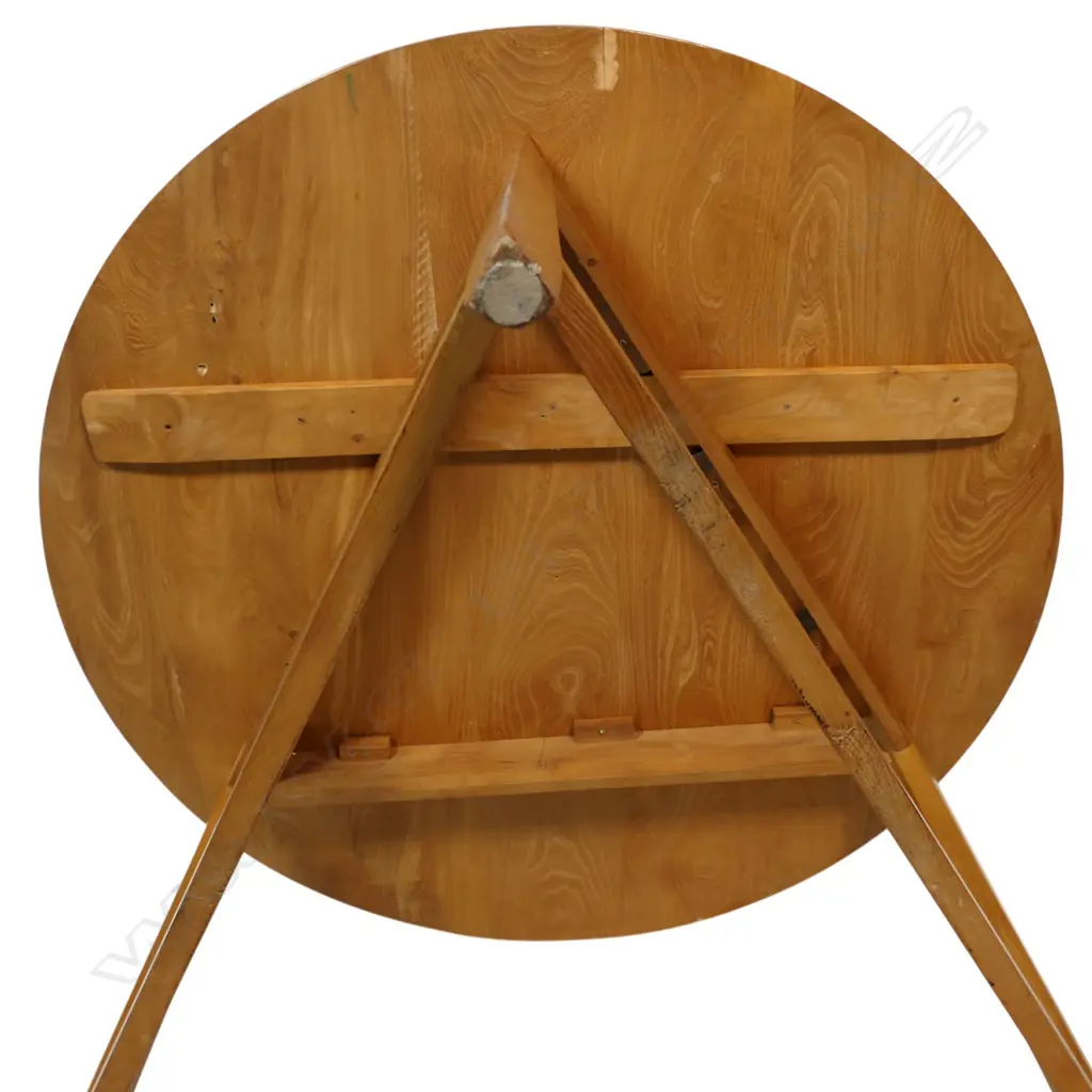A Sefton Powrie large pale elm cricket table and four chairs, Image 1++