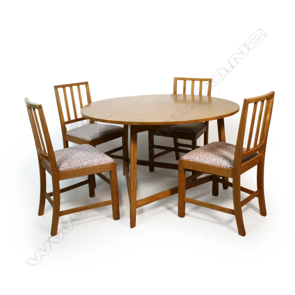 A Sefton Powrie large pale elm cricket table and four chairs, Image 1++