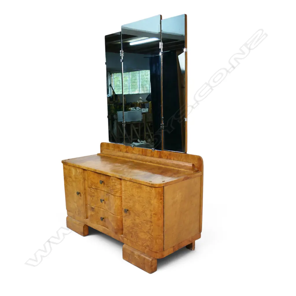 A walnut Art Deco dressing table, Image 1++