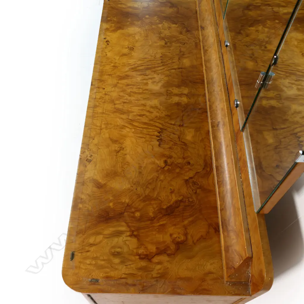 A walnut Art Deco dressing table, Image 1++