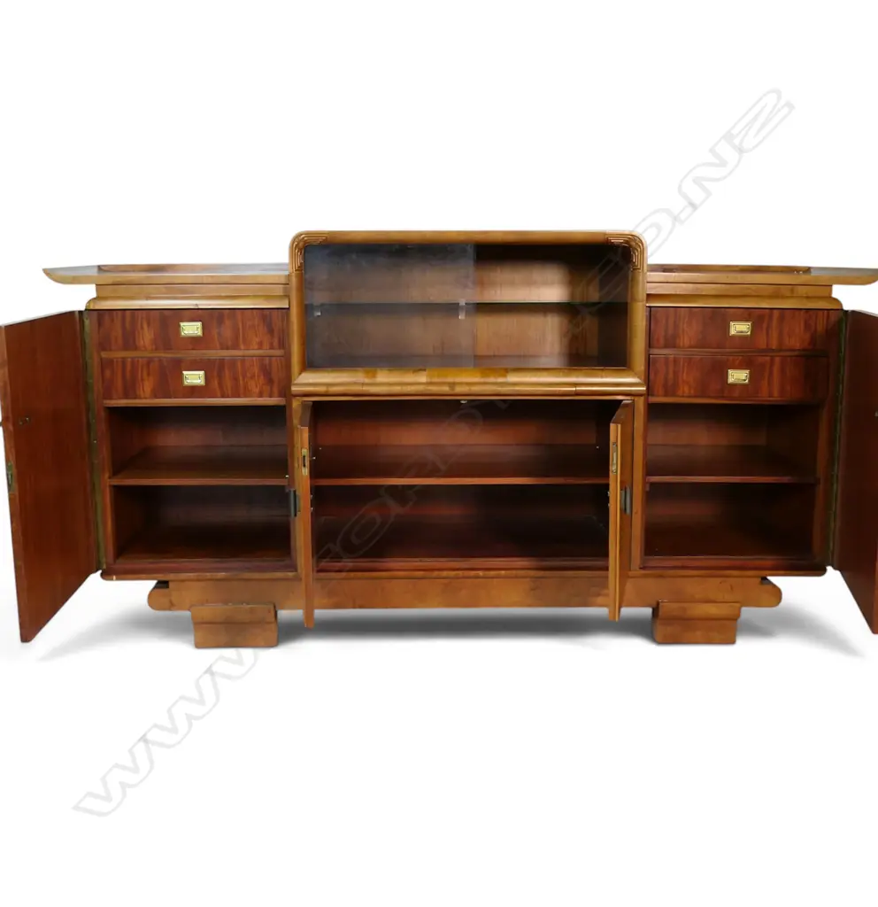 An impressive walnut Art Deco sideboard, Image 1++