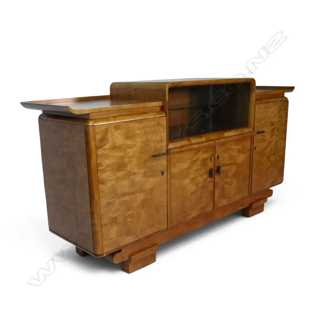 An impressive walnut Art Deco sideboard, Image 1++