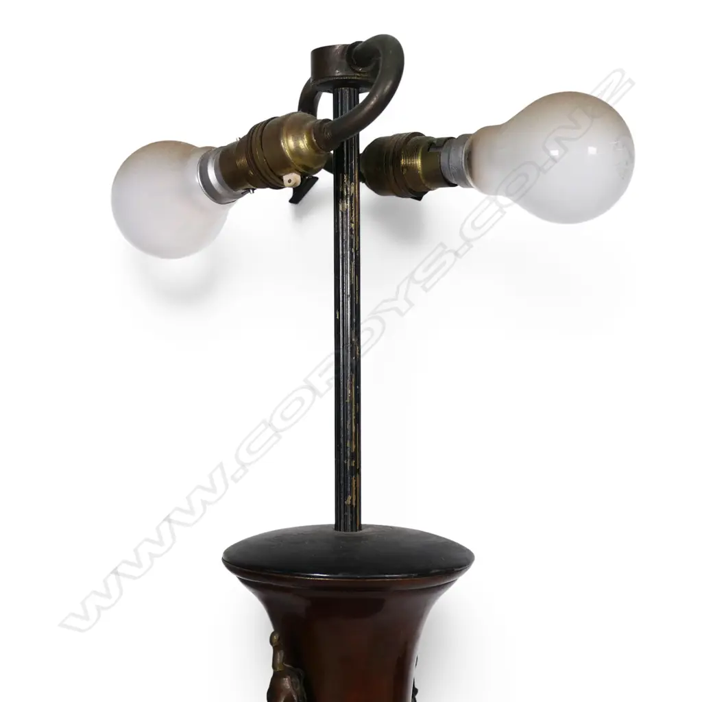 A Japanese bronze table lamp, Image 1++