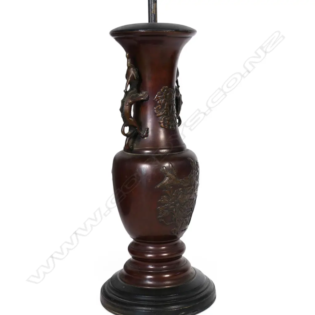 A Japanese bronze table lamp, Image 1++