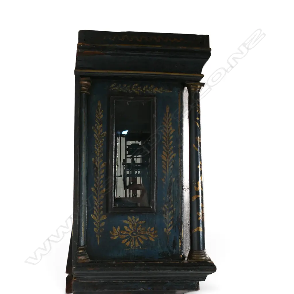 An 18thC chinoiserie decorated long case clock, Image 1++