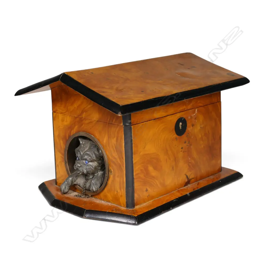 A Victorian dog kennel humidor, Image 1++