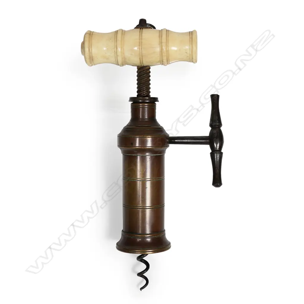 A Victorian King's screw mechanical brass corkscrew, Image 1++