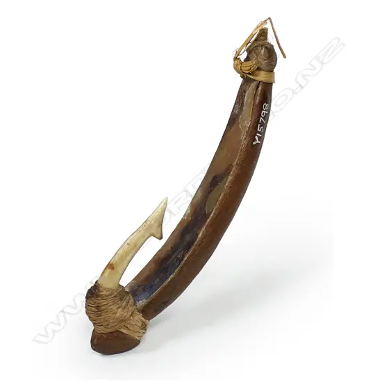 A Māori old trolling lure (pa kahawai),