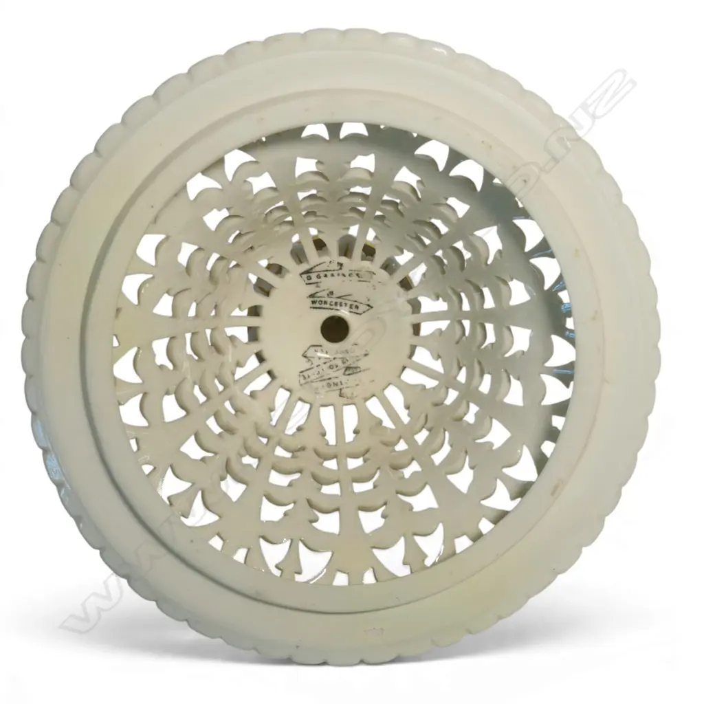 A rare and possibly unique Victorian Grainger Worcester reticulated porcelain exhibition pedestal vase, Image 1++