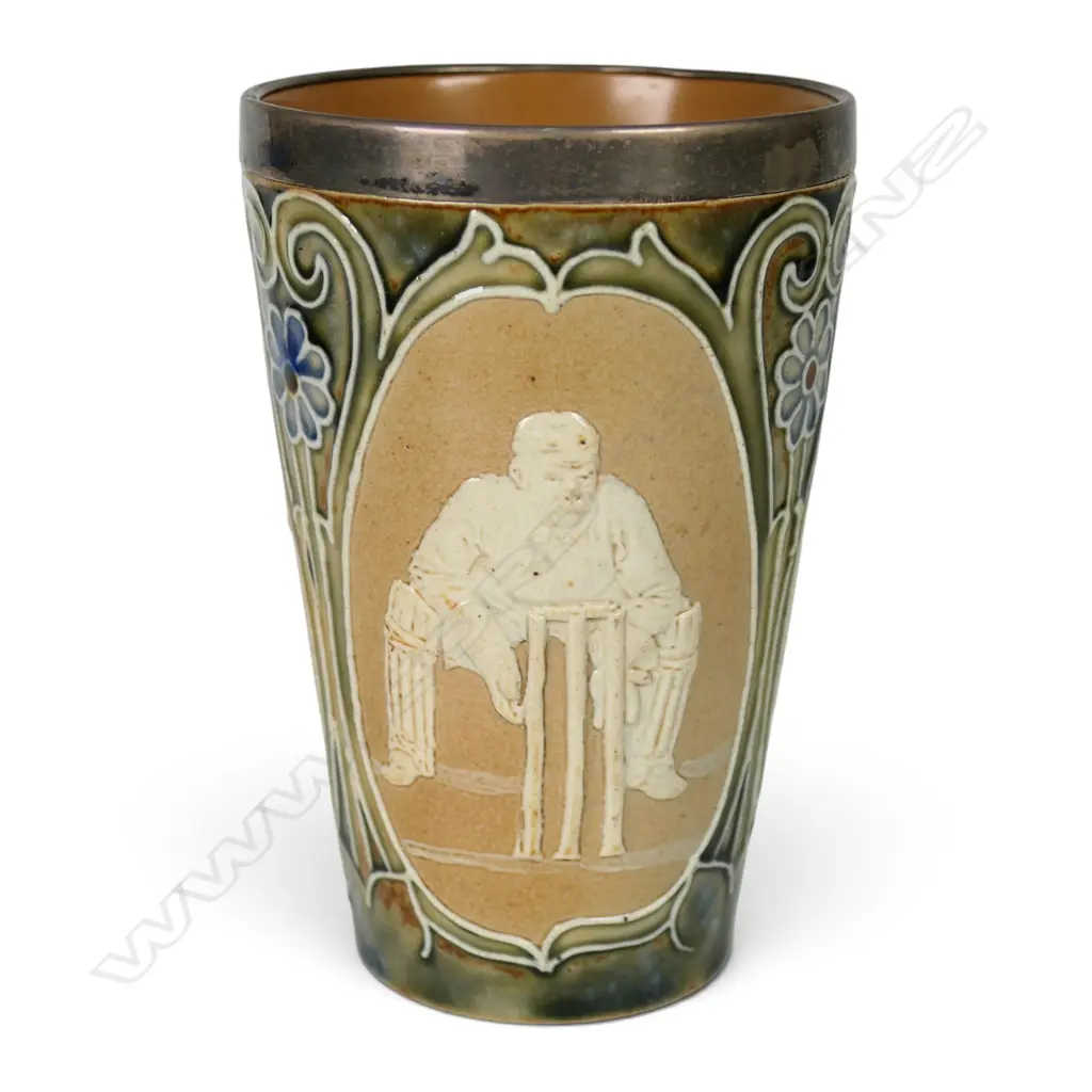 A rare Doulton Lambeth Art Nouveau beaker, Image 1++