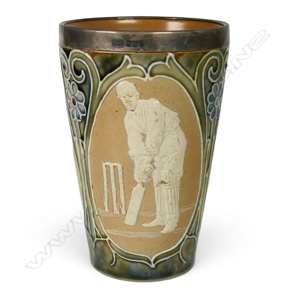 A rare Doulton Lambeth Art Nouveau beaker, Image 1++