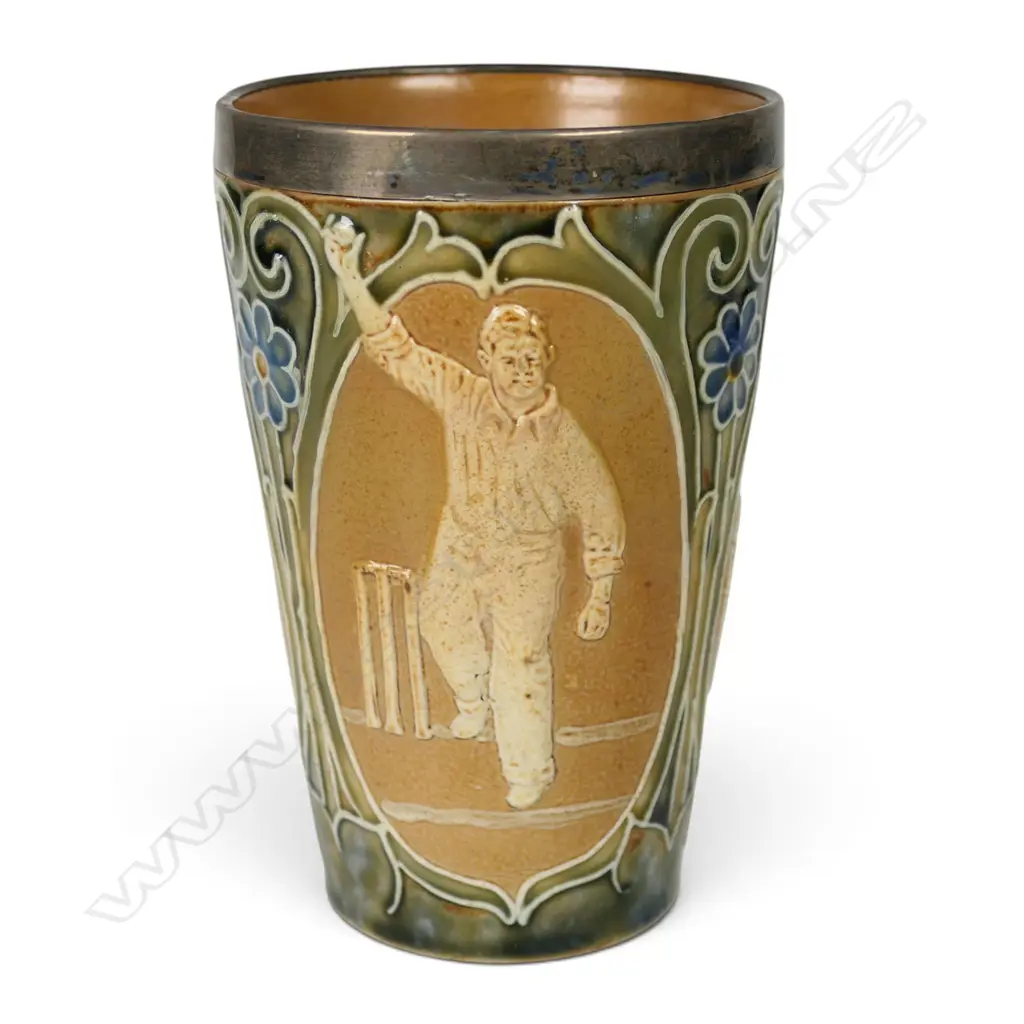 A rare Doulton Lambeth Art Nouveau beaker, Image 1++