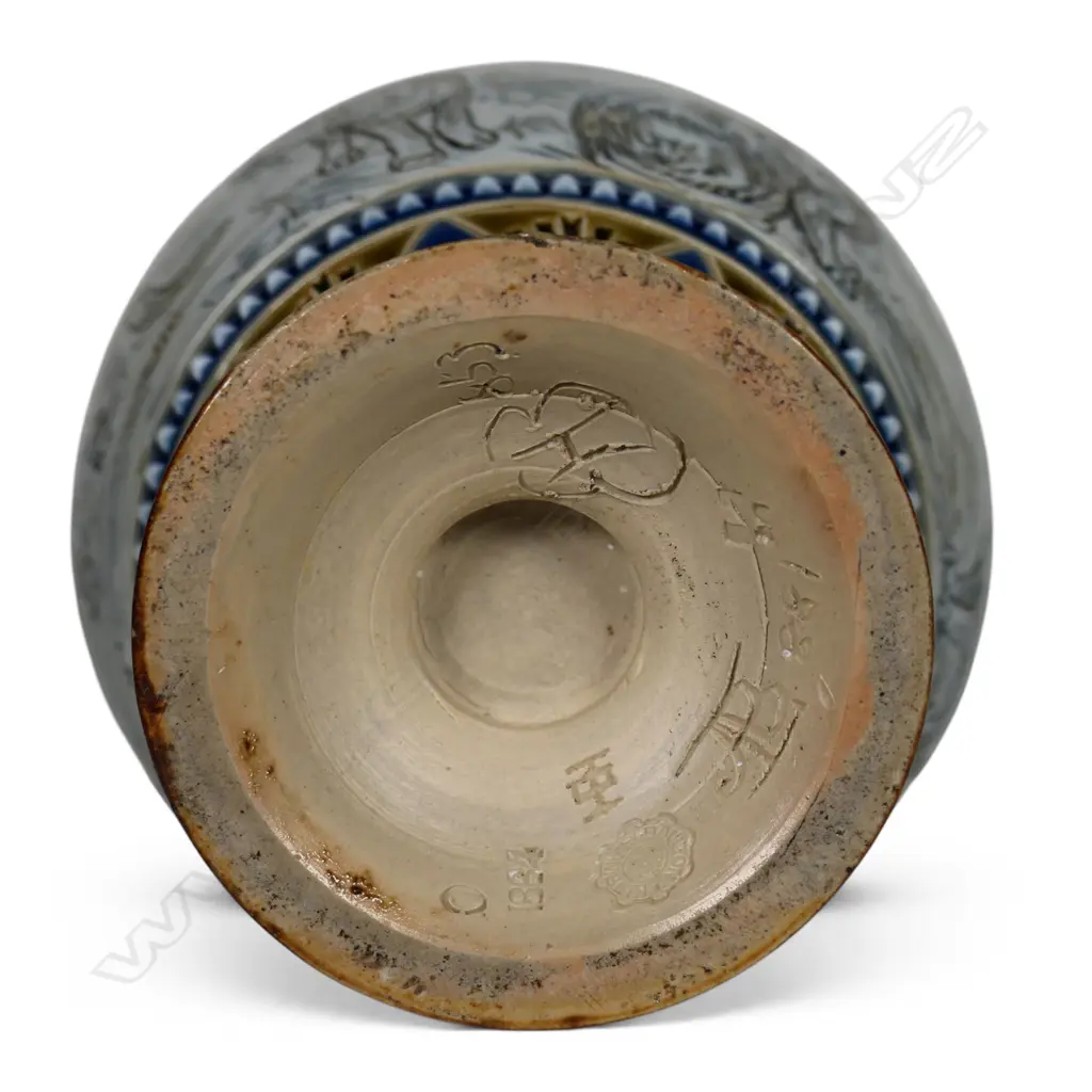Royal Doulton stoneware Hannah Barlow sgraffito vase, Image 1++