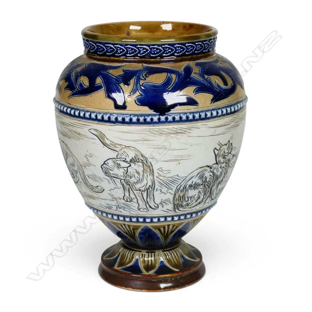 Royal Doulton stoneware Hannah Barlow sgraffito vase, Image 1++