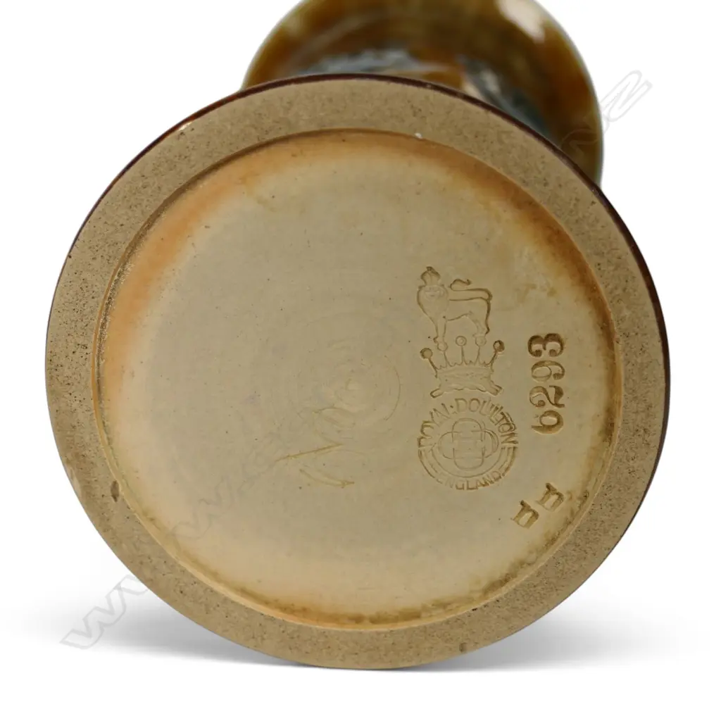 A Royal Doulton 'Māori Art' vase, Image 1++