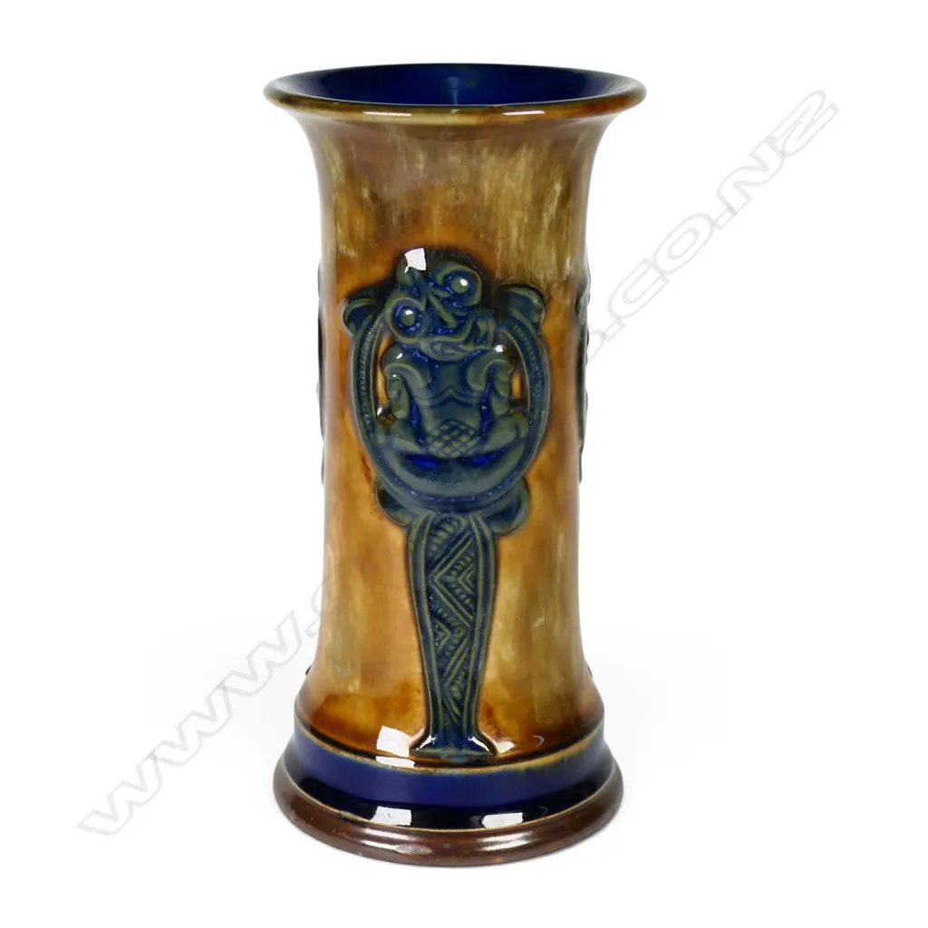 A Royal Doulton 'Māori Art' vase, Image 1++
