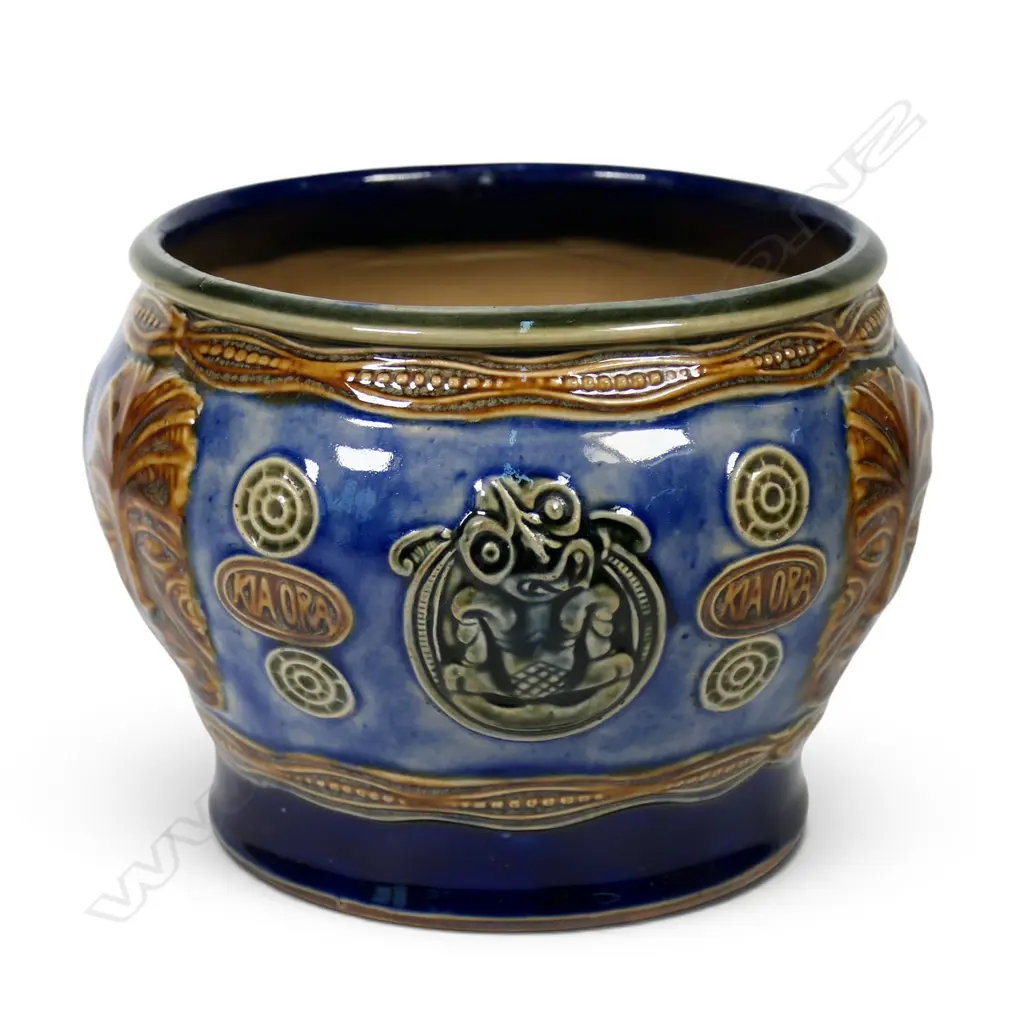 A Royal Doulton 'Māori Art' small jardiniere, Image 1++
