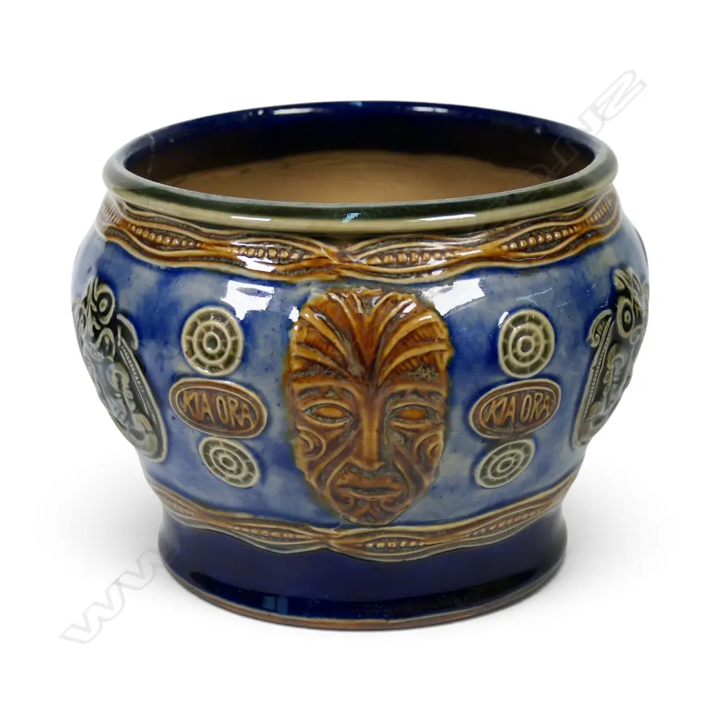 A Royal Doulton 'Māori Art' small jardiniere, Image 1++