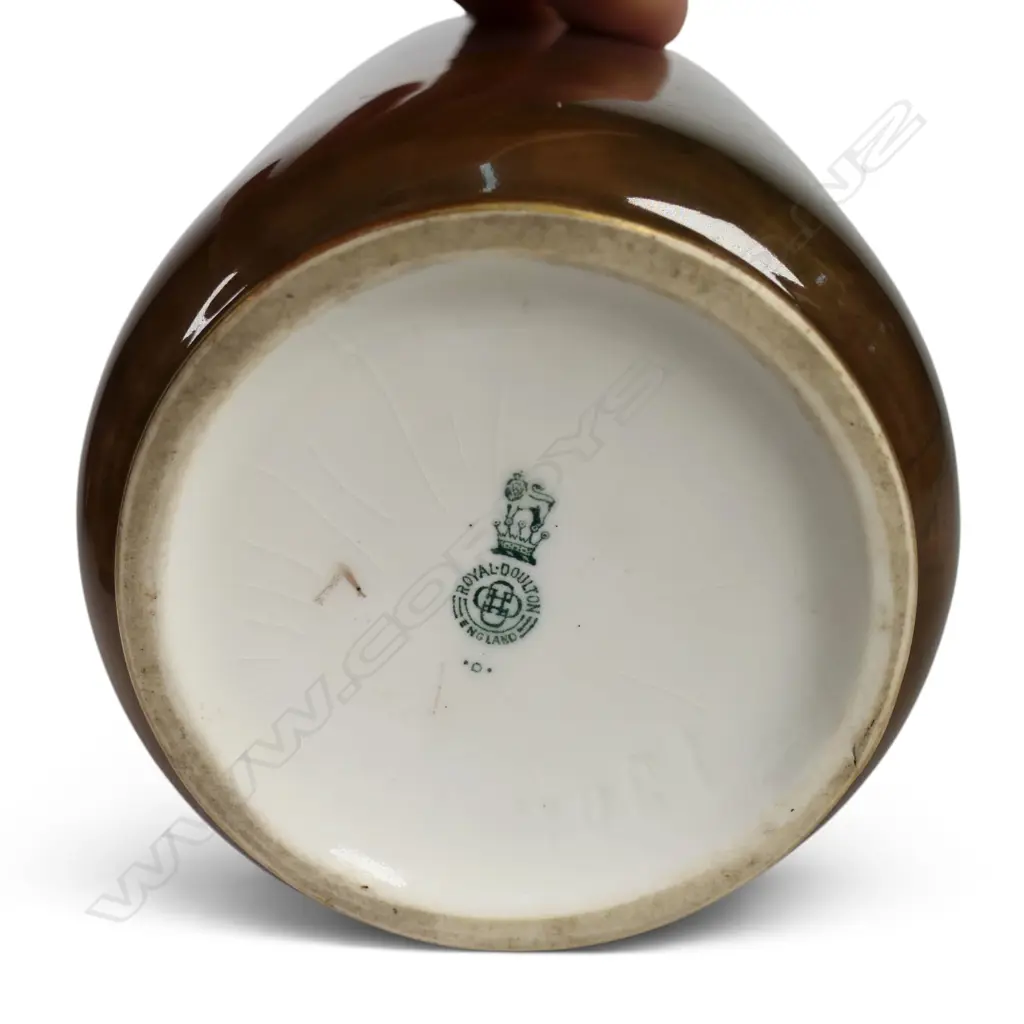 A Royal Doulton hand painted vase, Image 1++