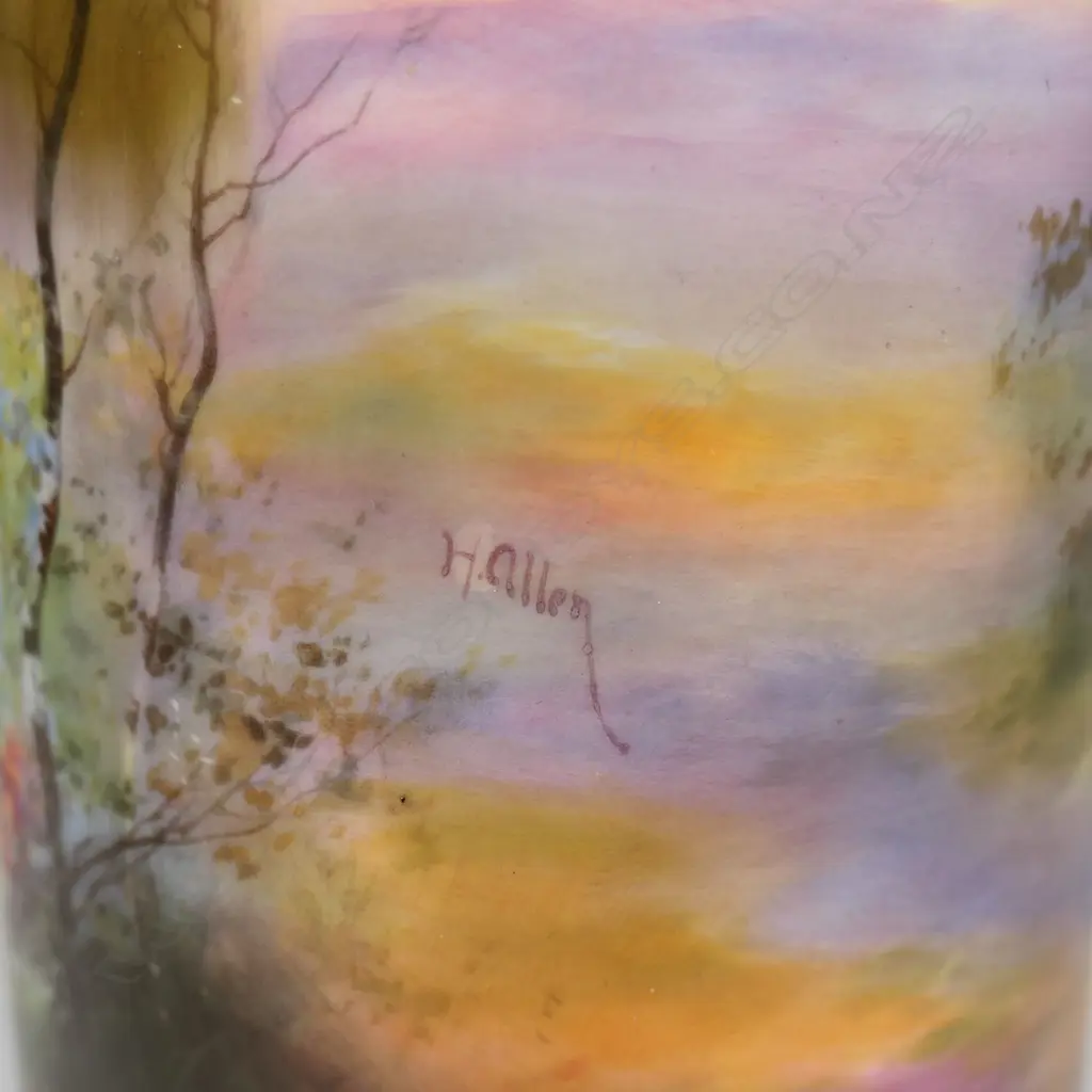 A Royal Doulton hand painted vase, Image 1++