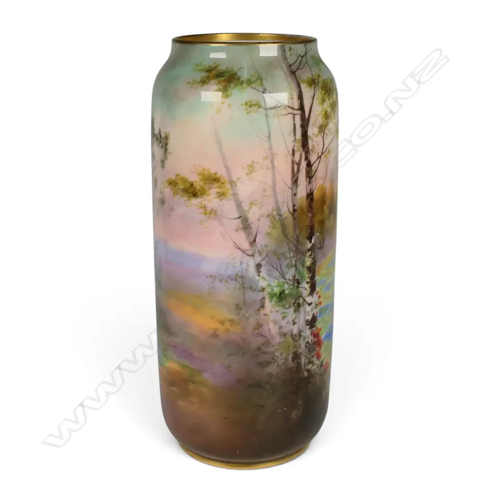 A Royal Doulton hand painted vase, Image 1++