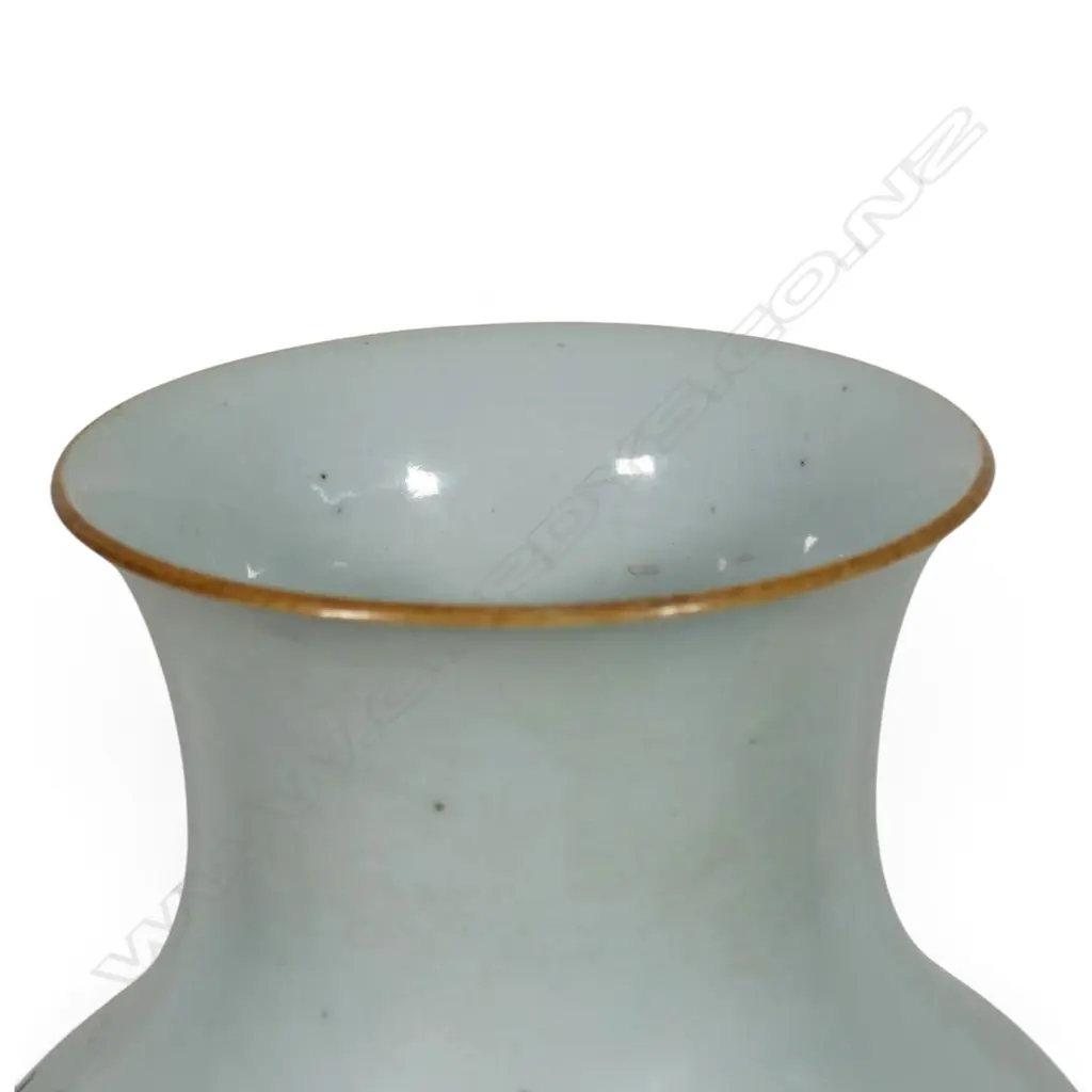 A rare Chinese Mid Qing Dynasty (18th / 19thC) famille rose tall vase, Image 1++