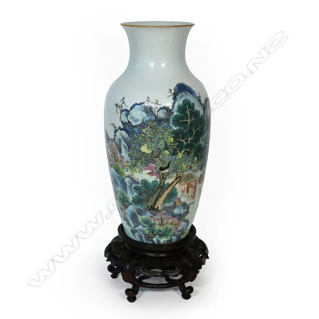 A rare Chinese Mid Qing Dynasty (18th / 19thC) famille rose tall vase, Image 1++
